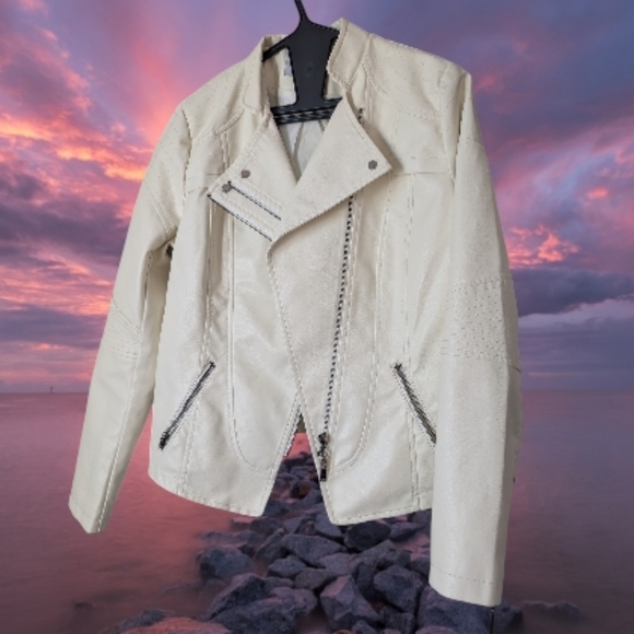 Chouyatou Jackets & Blazers - CHOUYATOU Cream Faux Leather Moto Jacket M
